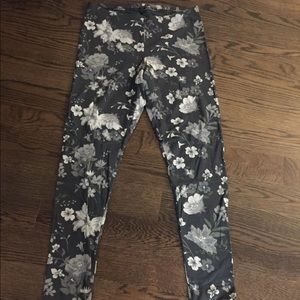 Women's Old Navy Floral Leggings Large